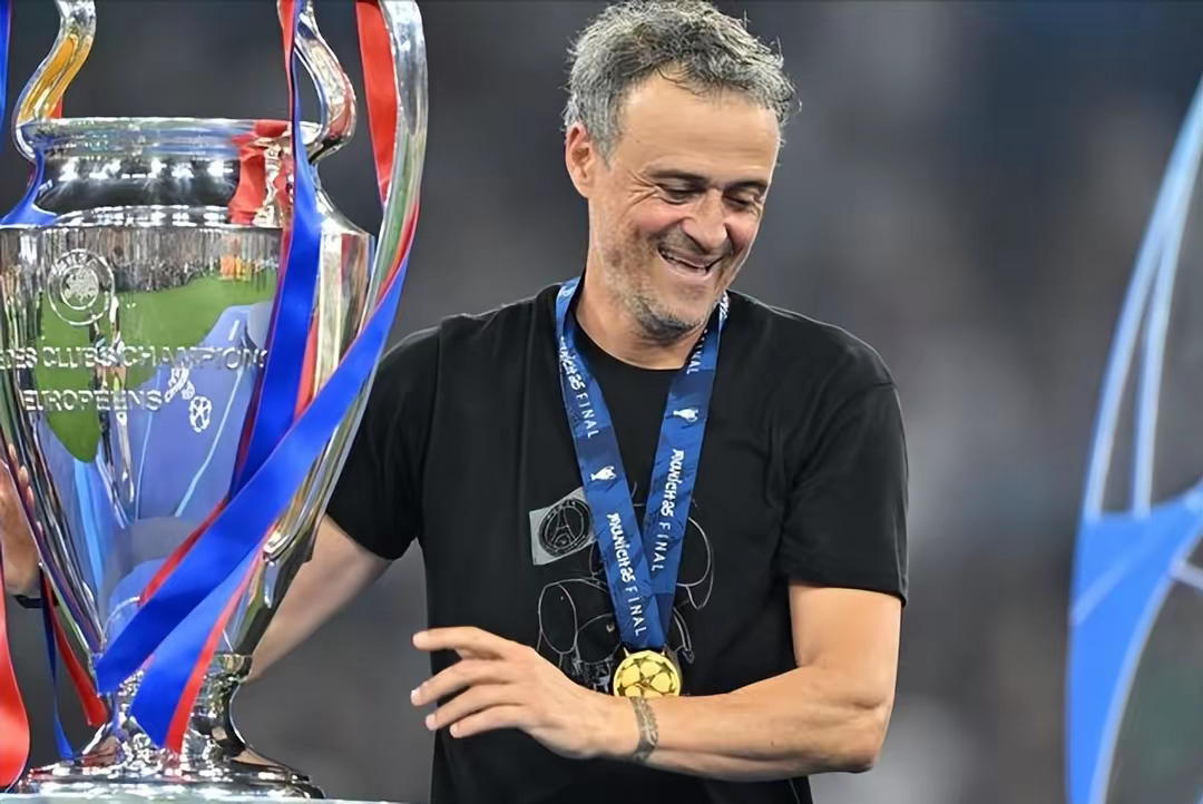 爱游戏包含国际米兰迎荷甲关键赛,窗口期迎来里程碑,管理层满意,年轻球员得到机会的词条