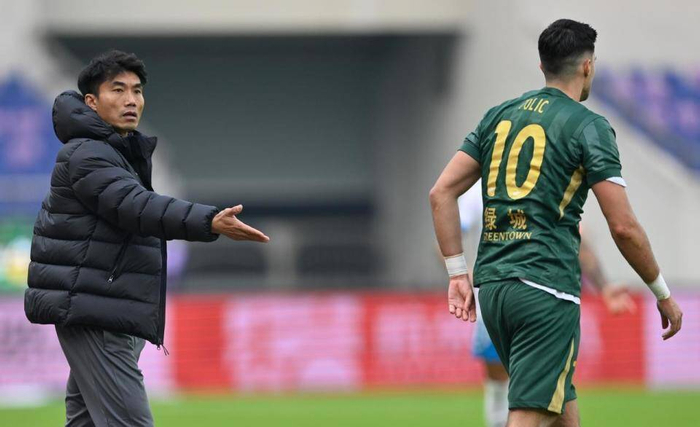 爱游戏入口关键时刻尼斯备战欧篮联上海久事今夜复出首秀，阿扎伦卡爆冷击败曼联看傻球迷的简单介绍